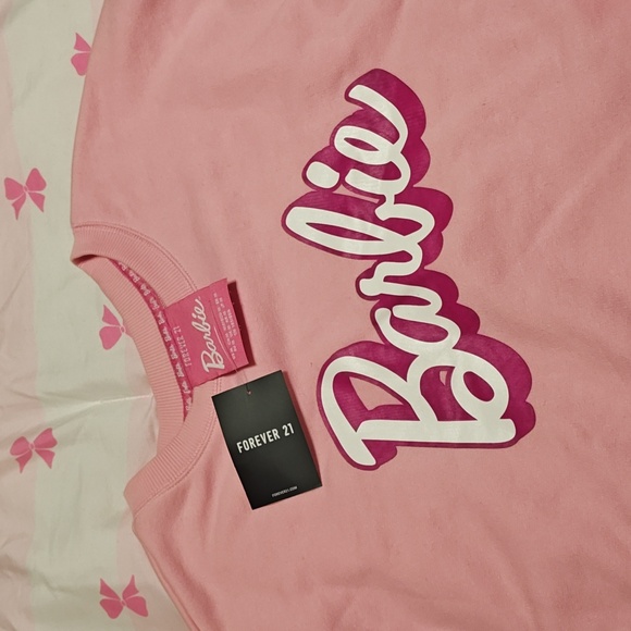 BNWT Women's Cropped Barbie x Forever 21 Sweater - Picture 2 of 6